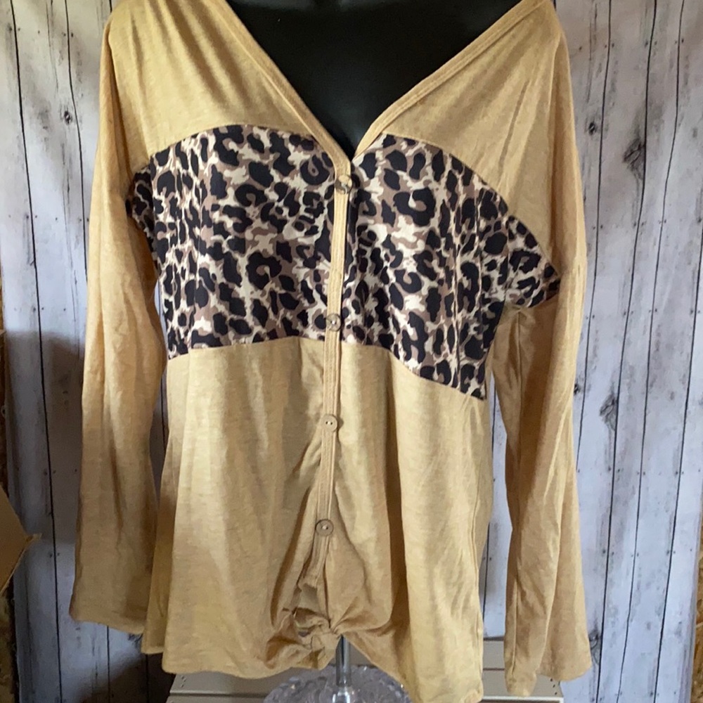 Women’s Button Up Leopard Print Top Size XL